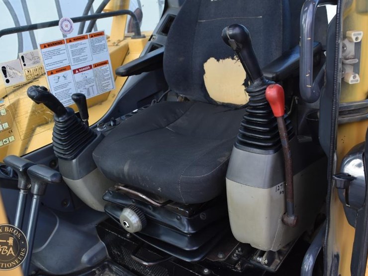 2010-komatsu-pc88mr-8-image-50