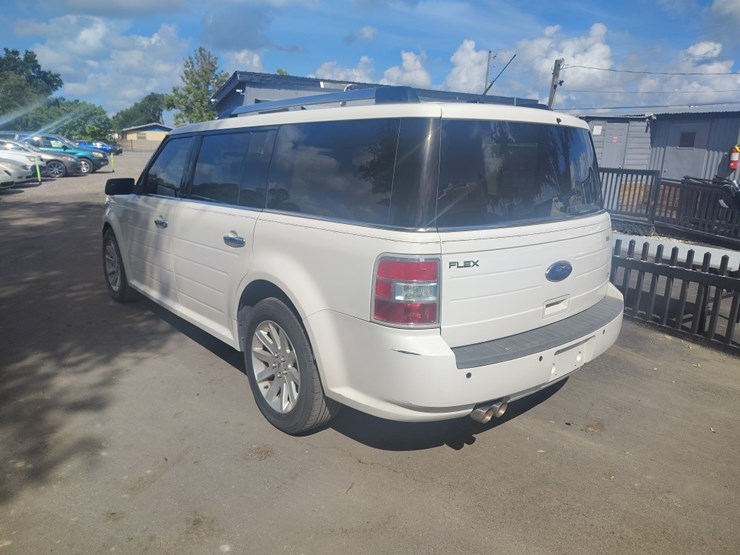 2011-ford-flex-image-3