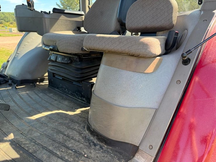 case-ih-mx270-image-47