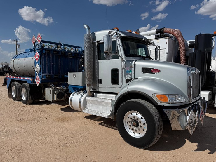 2016-peterbilt-348-image-5