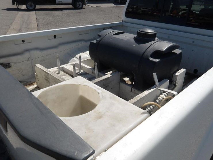 2016-nissan-frontier-sv-image-11