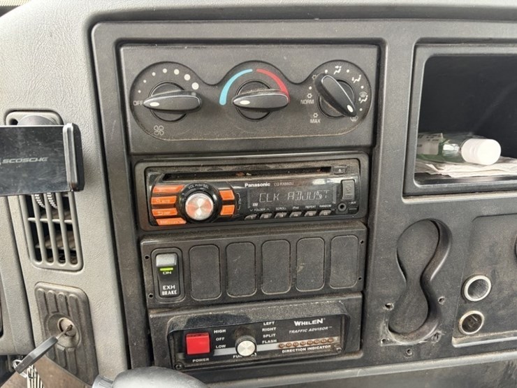 2007-international-durastar-4300-image-36