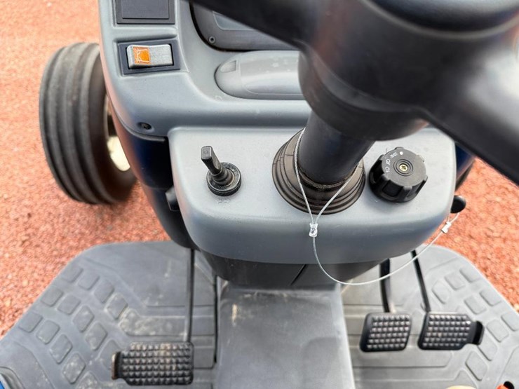 new-holland-tn60a-image-57