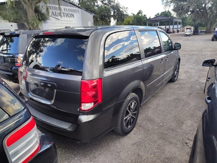 2014-dodge-grand-caravan-image-4