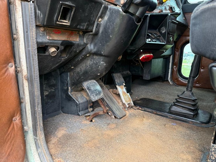 1996-peterbilt-378-image-56