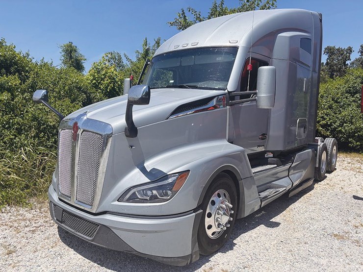 2023-kenworth-t680-image-1