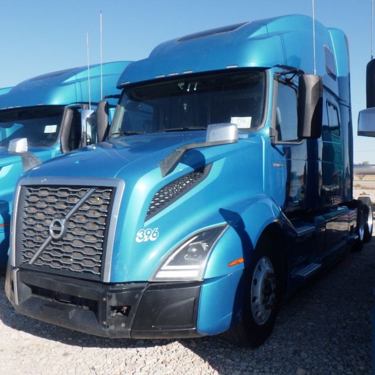 2019 VOLVO VNL860