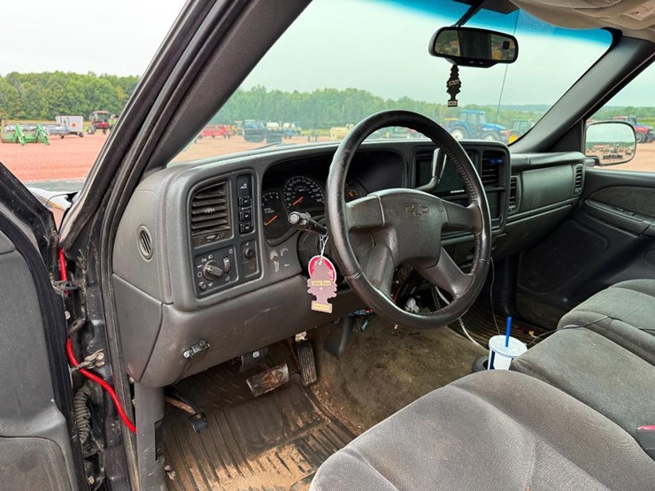 2003-chevrolet-2500hd-image-34