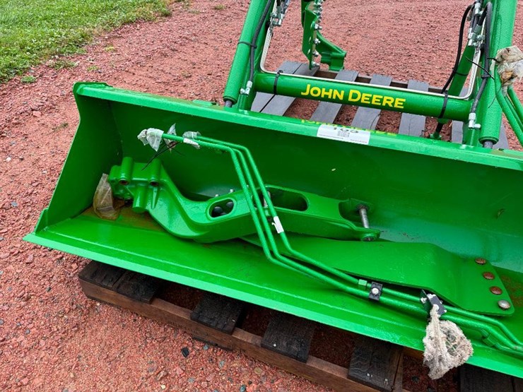 2022-john-deere-400e-image-10