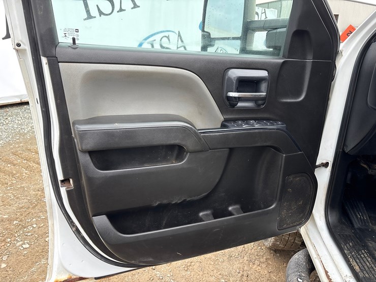 2016-chevrolet-3500-image-79