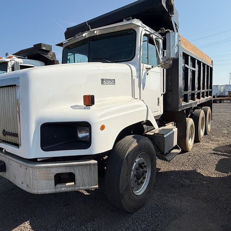 1998 INTERNATIONAL PAYSTAR 5000