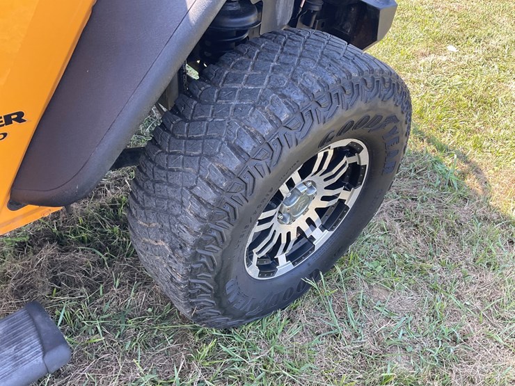 2012-jeep-wrangler-image-10