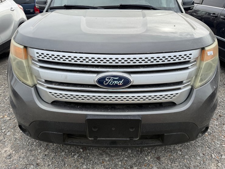 2012-ford-explorer-xlt-image-36