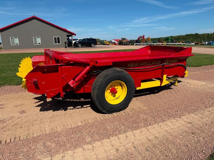 new-holland-520-image-6