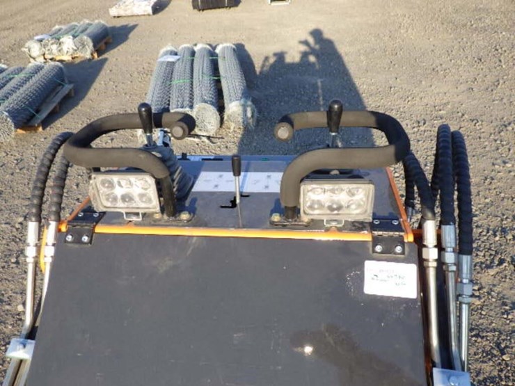 2026-aboss-gh380-skid-steer-tracked-loader-image-11