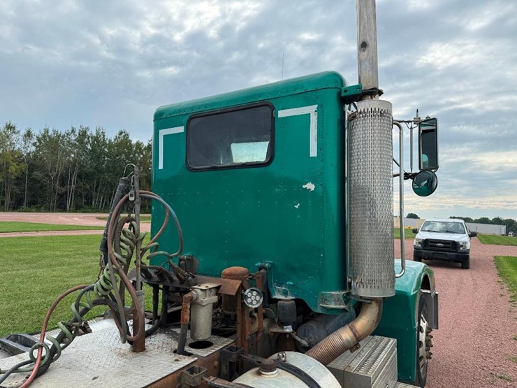 1996-peterbilt-378-image-26
