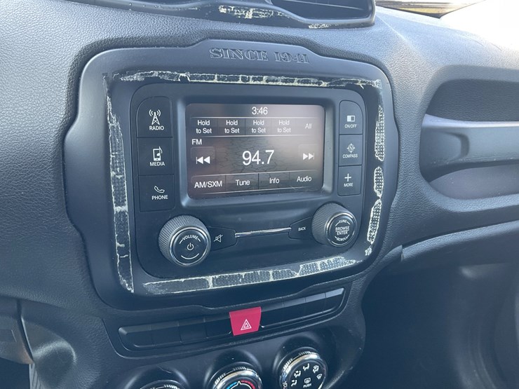 2015-jeep-renegade-image-18