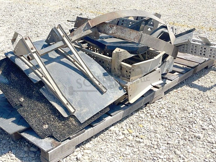 group-of-misc.-truck-steps-&-fuel-tank-mounts-image-3