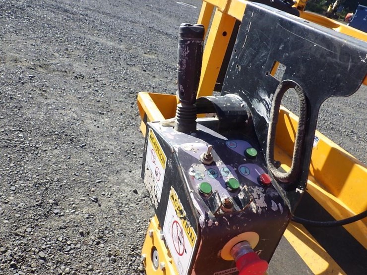 2015-haulotte-2632e-scissor-lift-image-9