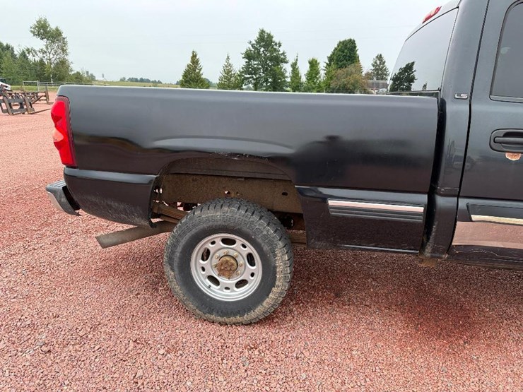 2003-chevrolet-2500hd-image-16
