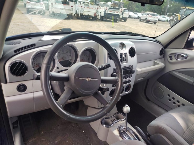 2010-chrysler-pt-cruiser-image-8