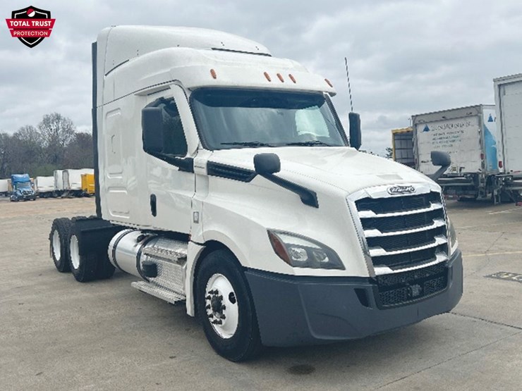 2020-freightliner-cascadia-126-image-1