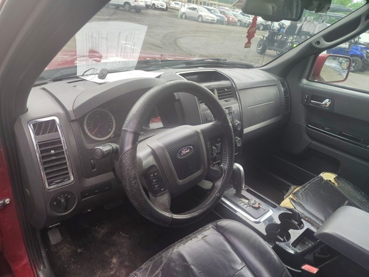 2011-ford-escape-image-7