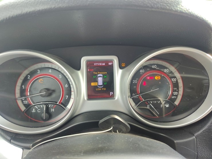 2012-dodge-journey-image-10