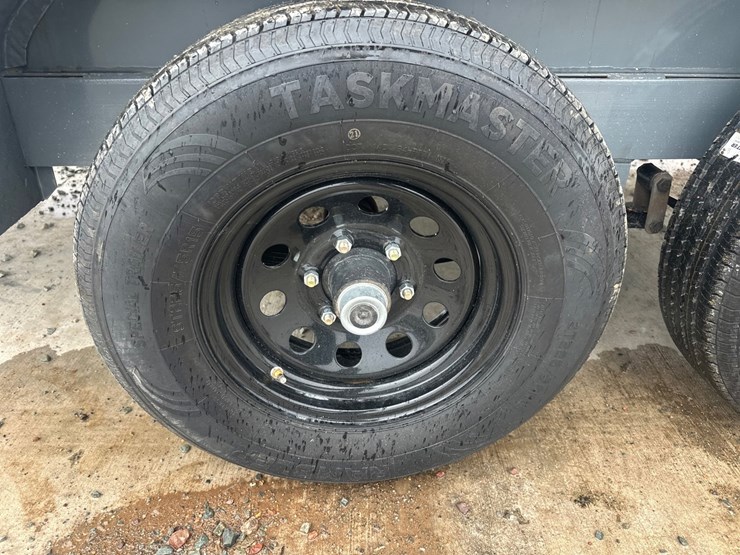 #5605-•-unused-x-star-750-gallon-fuel-trailer-image-24