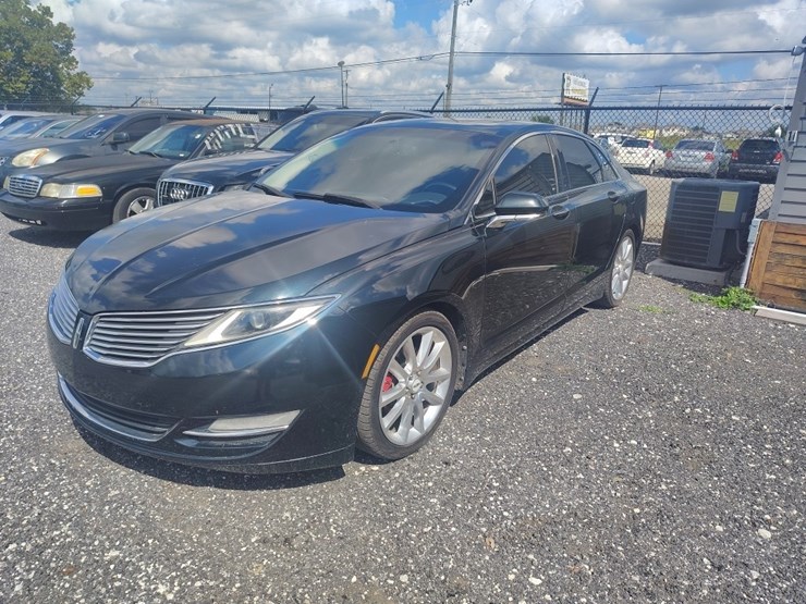 2014-lincoln-mkz-runs/moves-base-image-2