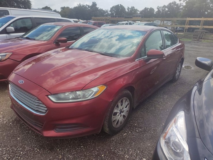2014-ford-fusion-runs/moves-s-image-2