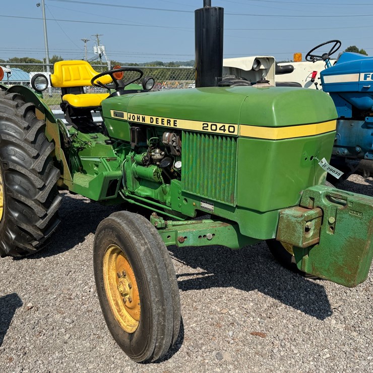 JOHN DEERE 2040