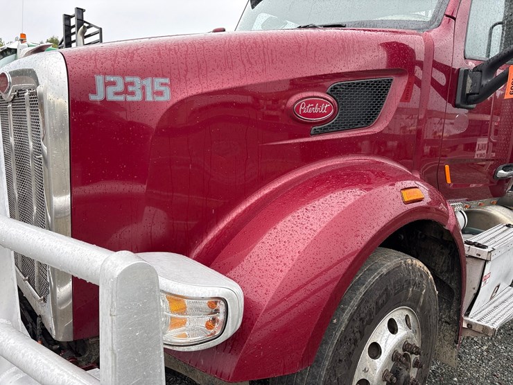 2015-peterbilt-567-image-9