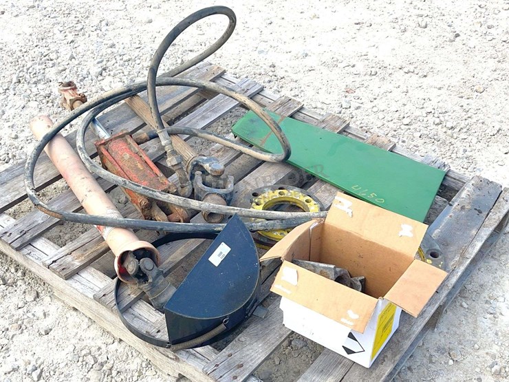 group-of-misc.-tractor-parts-image-1
