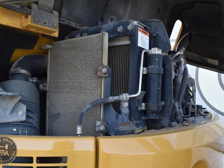 2010-komatsu-pc88mr-8-image-61