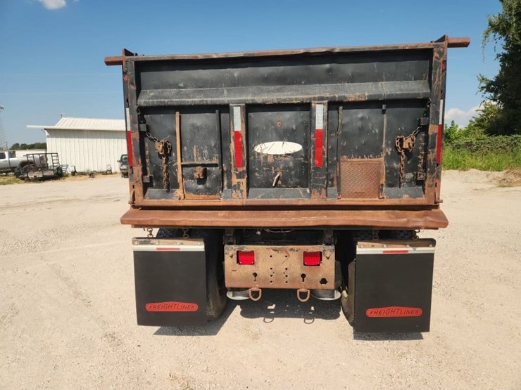 2012-freightliner-m2-106-image-5