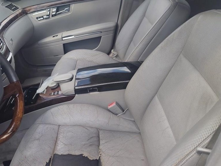2012-mercedes--s-class-runs/moves-s-550-image-6