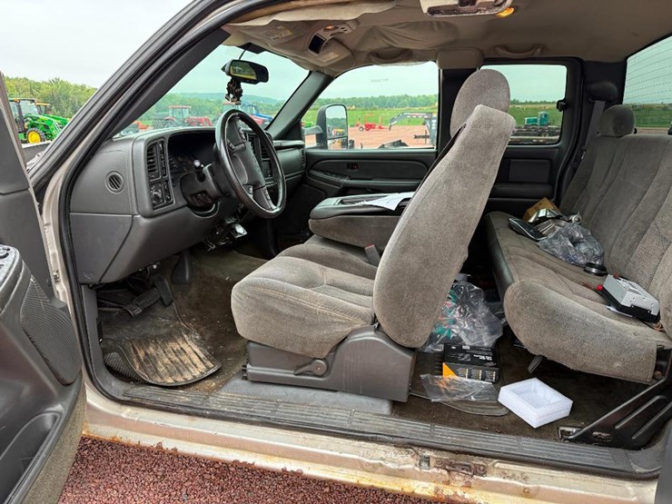 2005-chevrolet-2500hd-image-26