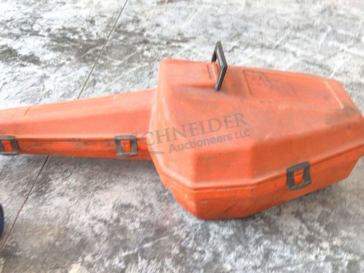 stihl-034-av-chainsaw-w/-case-&-sharpener-image-9