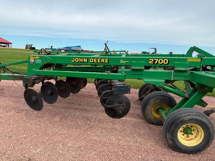 john-deere-2700-image-10