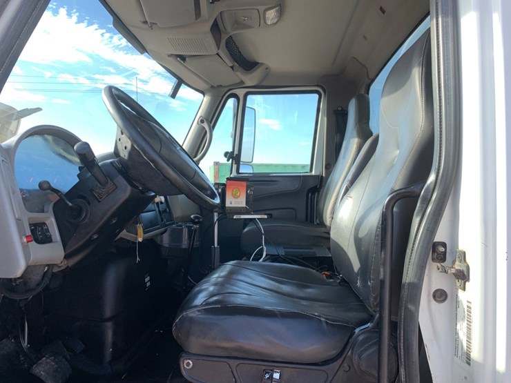 2009-international-durastar-4300-image-15