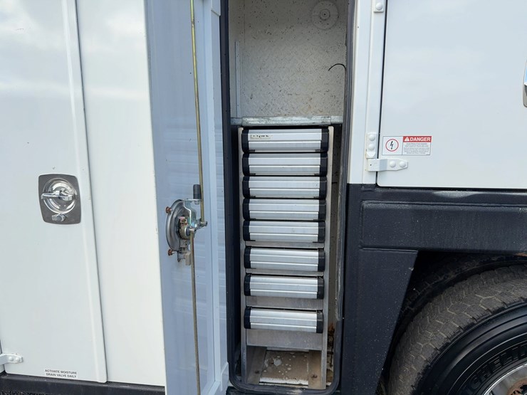 2015-kenworth-t370-image-17