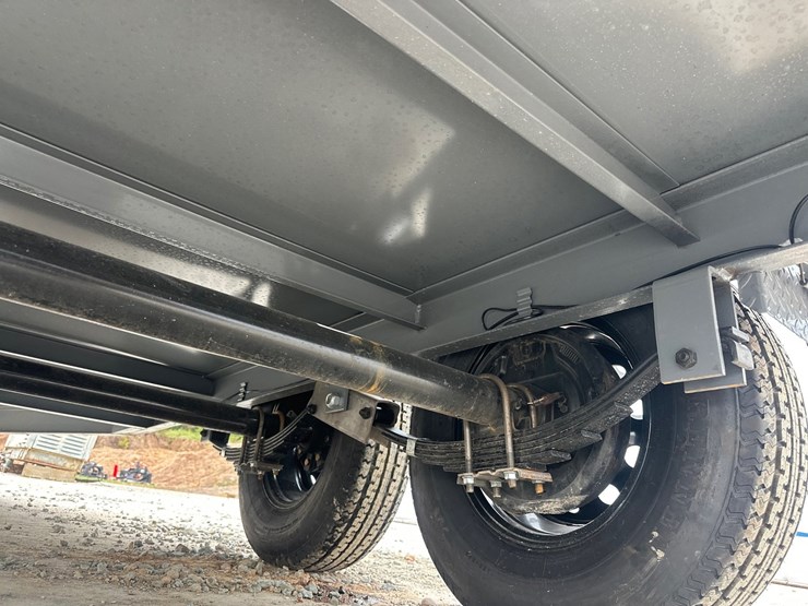 #5598-•-unused-x-star-990-gallon-fuel-trailer-image-18