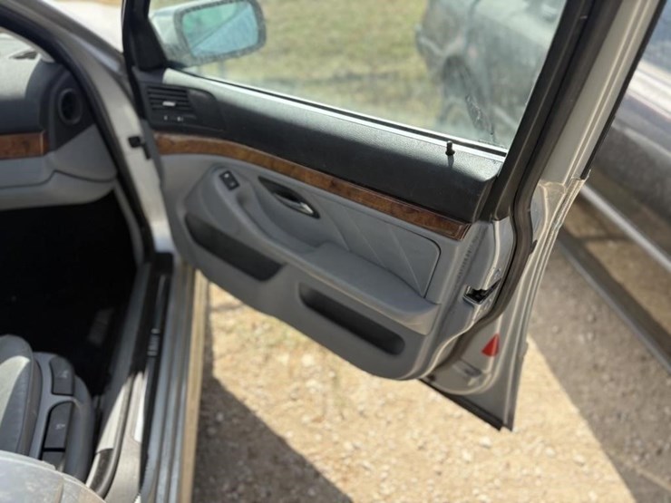 l1---2001-bmw-530i-image-19