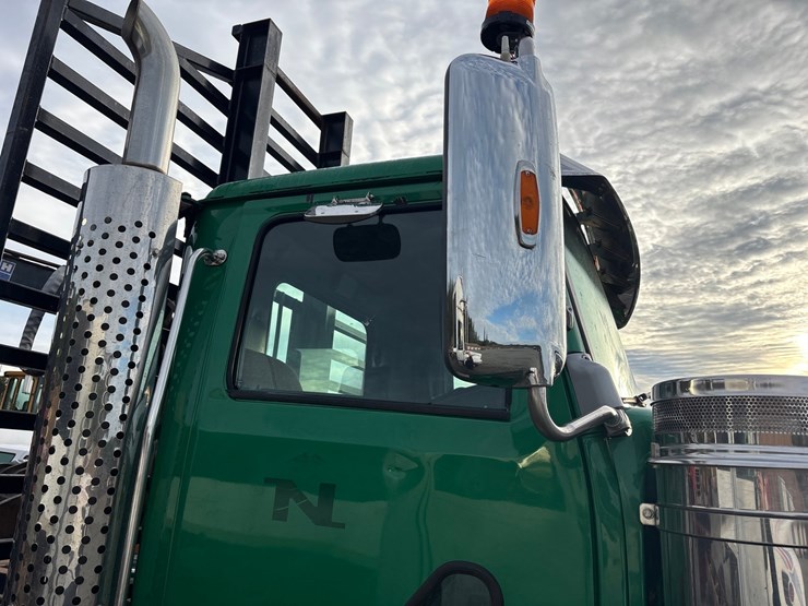 2013-western-star-4900sb-image-16