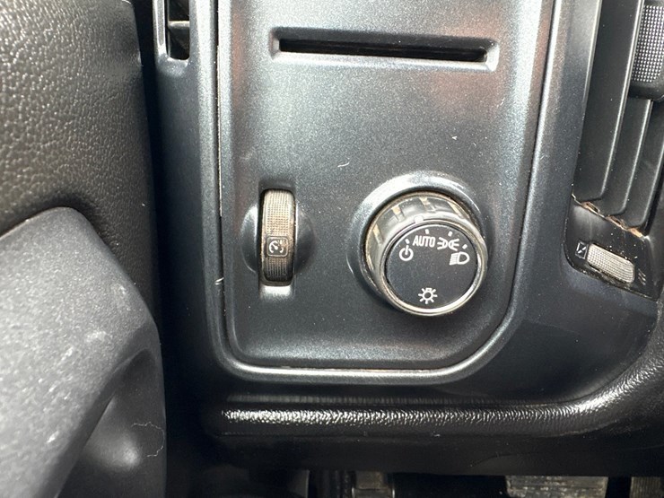2016-chevrolet-3500-image-82