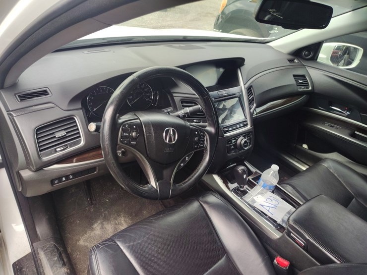 2016-acura-rlx-runs/moves-w/tech-image-7