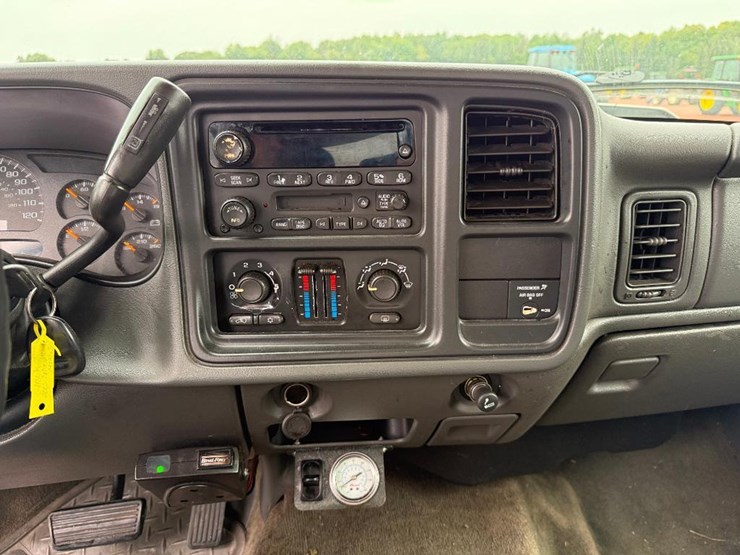 2005-chevrolet-2500hd-image-36
