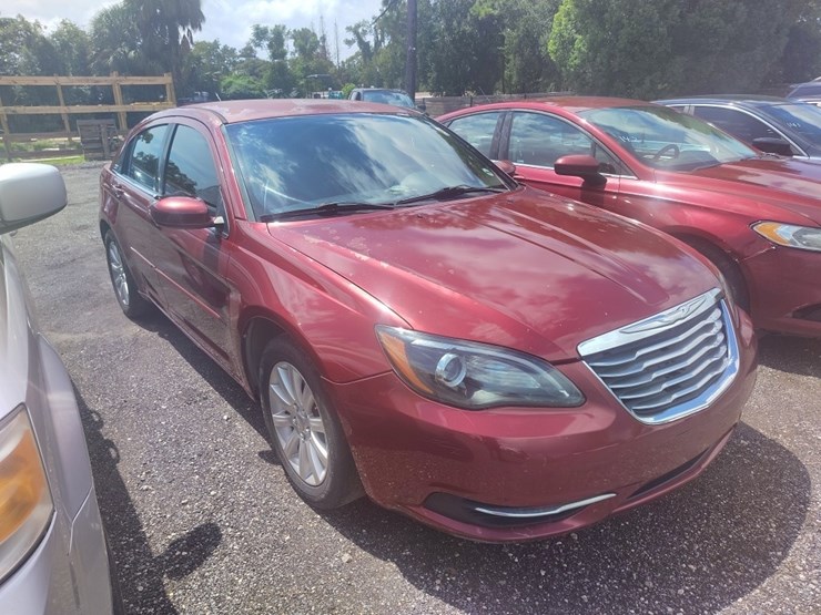 2012-chrysler-200-runs/moves-touring-image-1