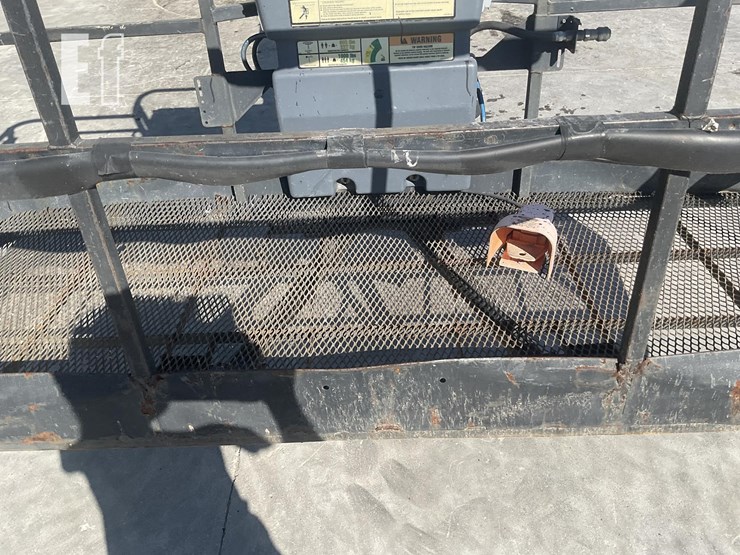 2013-jlg-800s-image-9